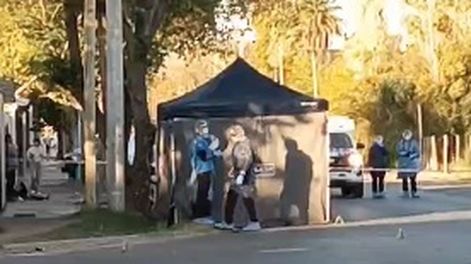 Un motociclista falleció tras chocar contra un auto