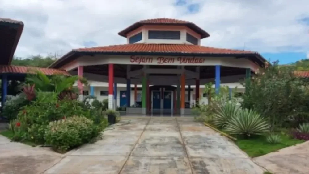 Alumno de 14 años atacó con un hacha a dos niñas de 9 en una escuela brasileña