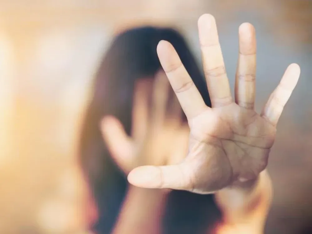 Tiene una perimetral, quiso llevarse a su hija, forcejeó e insultó a su ex y fue denunciado