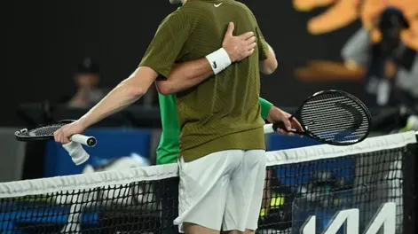 Novak Djokovic derrotó a Jannik Sinner y jugará la final del Abierto de Australia ante Carlos Alcaraz