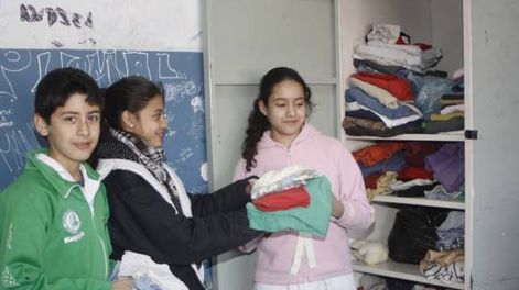 La ayuda a otros chicos como  una materia más de la escuela