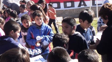El rojo y blanco le dio color a la solidaridad