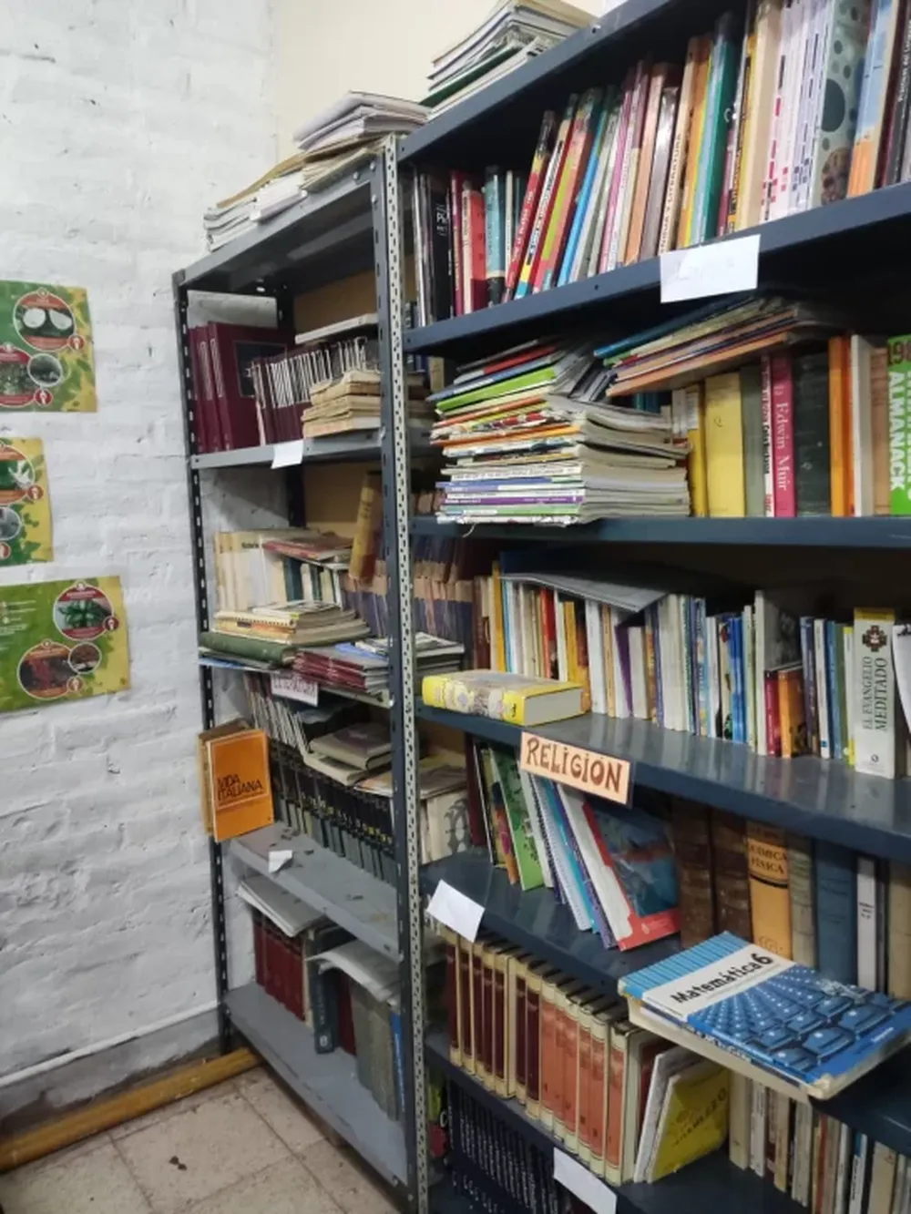 La Biblioteca Popular Pablo Ramón Rojas está abierta a los vecinos, pero faltan estanterías y otros elementospara brindar mayor orden y comodidad.