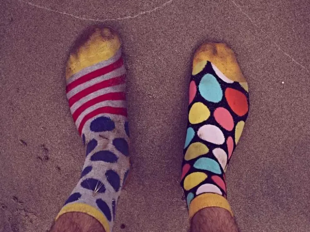 8 trucos para quitar las manchas negras de tus medias