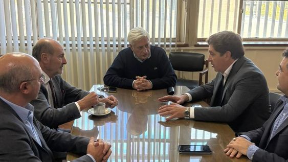 Los ministros de Producción de San Juan y Mendoza analizaron los números de la cosecha 2025, entre otros temas.