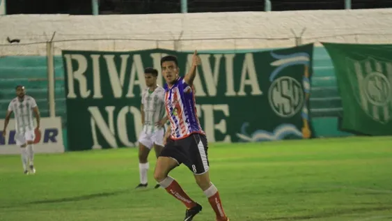 En un partido eterno y con irregularidades, Peñarol venció a Sportivo a domicilio
