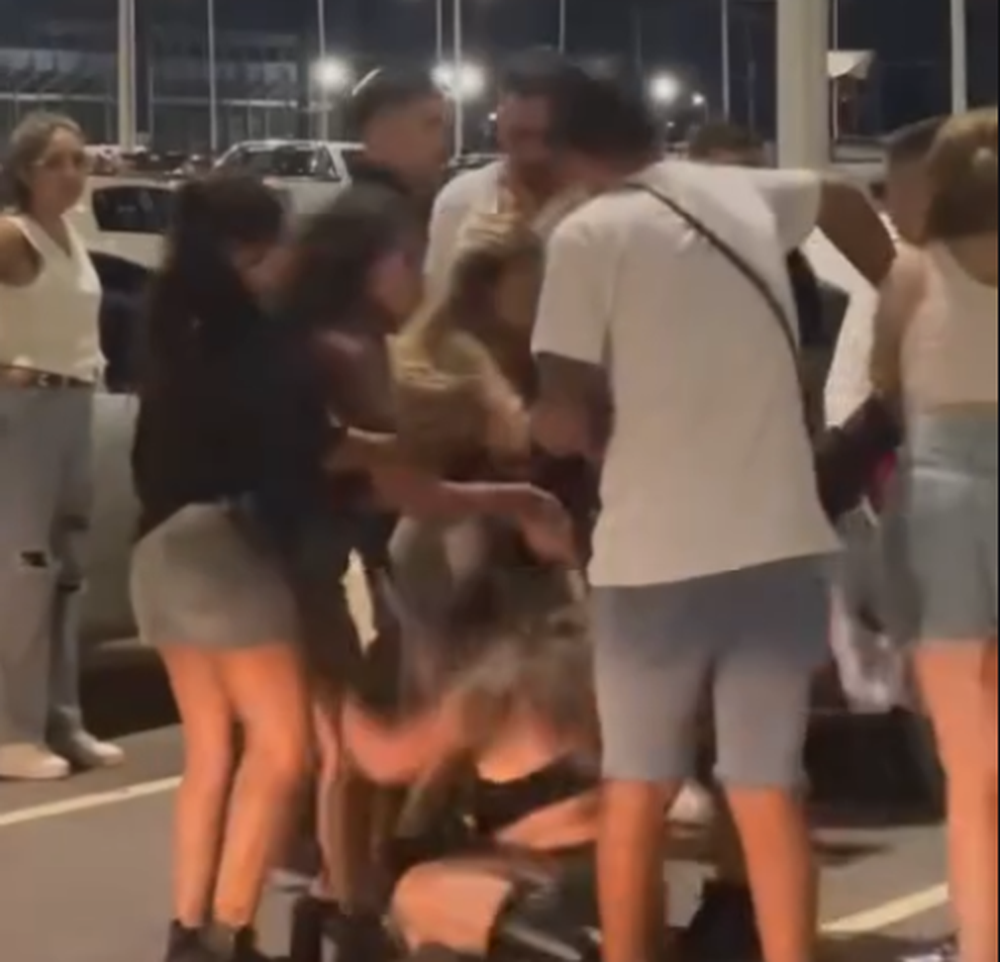 La pelea tras el show de Q’Lokura ocurrió en el estacionamiento del Estadio del Bicentenario.