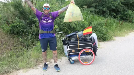 Investigan la desaparición de un hincha español que viajaba caminando a Qatar