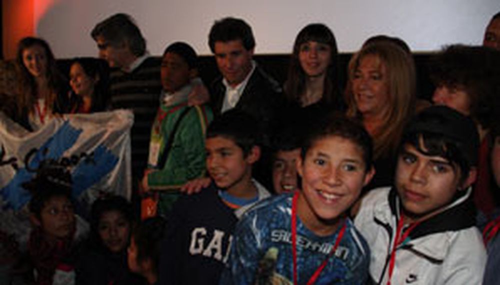 Flor K presentó cortos locales rodeada de sus protagonistas