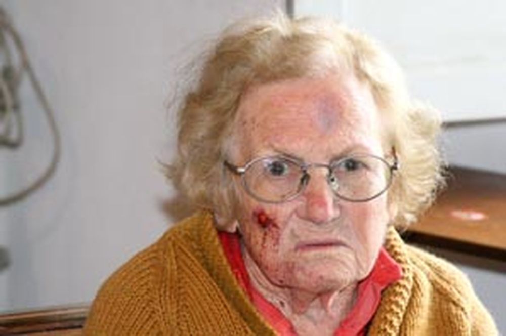 Violento asalto a abuelos