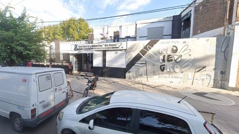 Terror en Rosario: cinco jóvenes fueron baleados mientras jugaban un partido de fútbol