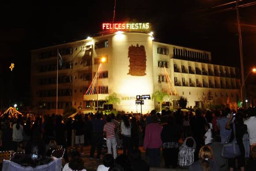 El cielo se cubrió de colores para más de mil almas