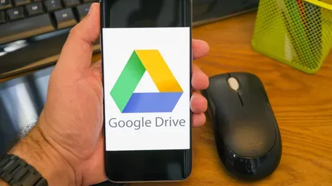 Descubrieron que almacenaba pornografía infantil en Google Drive y lo condenaron