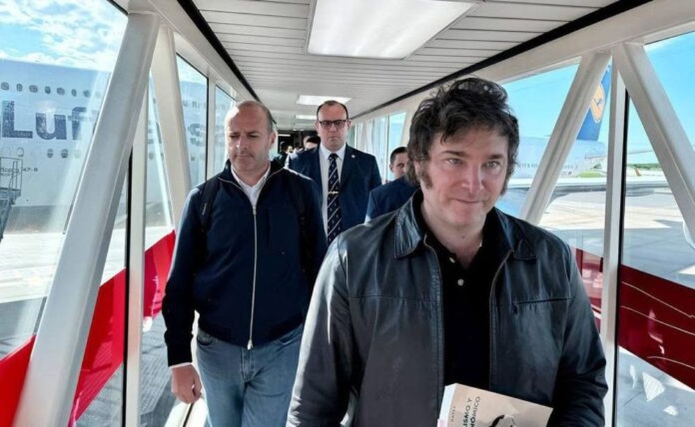 Tras el escándalo de los audios, Javier Milei suspendió su viaje a Las Vegas y viaja solo a Los Ángeles