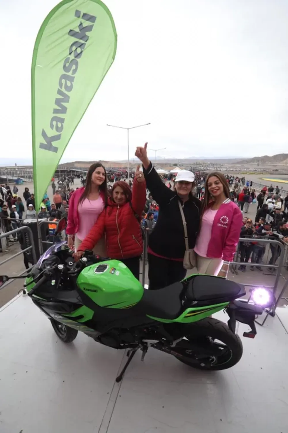 Dos de las motos Kawasaki irán a dos escuelas técnicas de la provincia