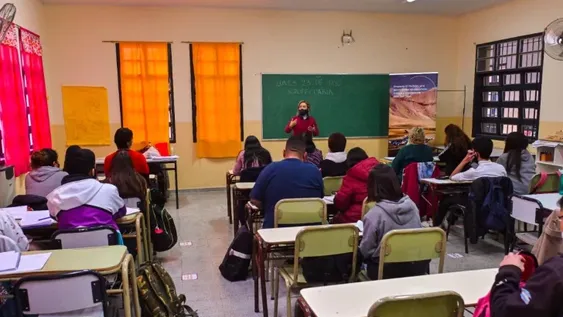 Glencore Pachón otorgó 40 nuevas becas a calingastinos para estudiar inglés