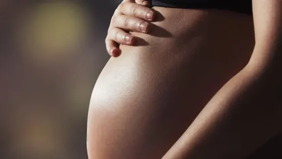 Obra social pagará todo el tratamiento de embarazo a una pareja que ya tiene un hijo