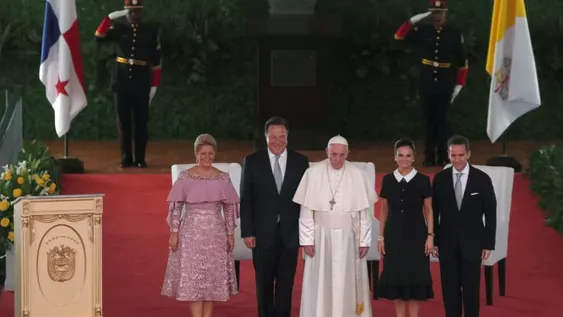 Francisco visitó al presidente panameño y los sanjuaninos aguardan por el primer acto