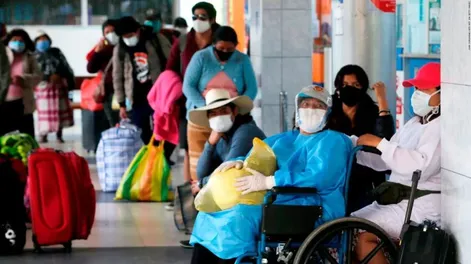 Las muertes por coronavirus en el mundo cayeron a la cifra más baja en dos años