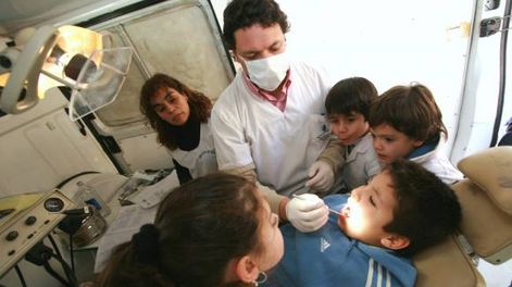 Arrancó el primer consultorio dental municipal y móvil