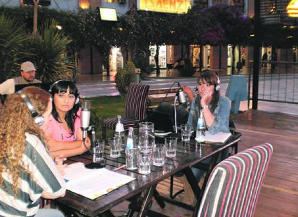 La chica del micrófono