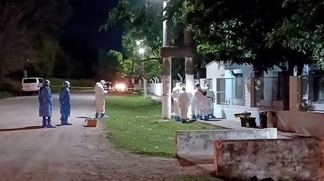 Horror: un hombre confesó que ahorcó a su esposa y colgó el cuerpo en la reja de una escuela