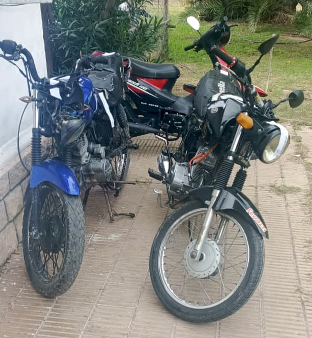 Las motos con las que fueron detenidos los dos hermanos tras una persecución policial.