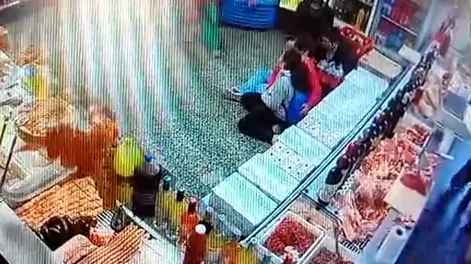 [VIDEOS] Dos ladrones armados robaron en una carnicería: se llevaron dinero y mercadería