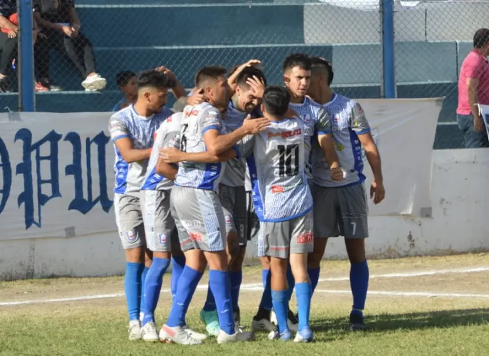 Unión goleó a Sarmiento y manda solo en el Oficial