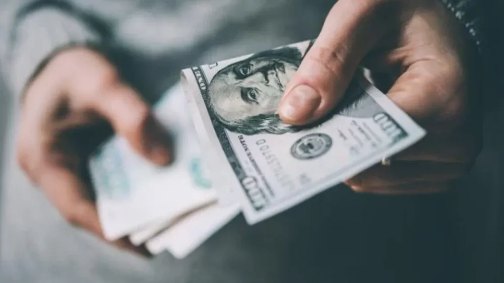 Subió el dólar y llegó a su máximo en el mes