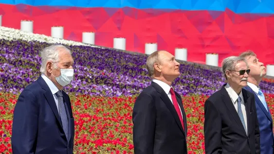 VIDEO: Así son los túneles desinfectantes para proteger a Putin del coronavirus