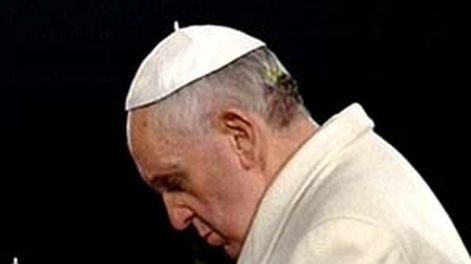 Francisco preside el primer Vía Crucis de su pontificado