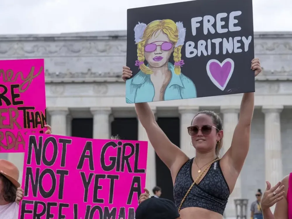 Britney es libre de la tutela de su padre y las redes sociales estallaron con memes