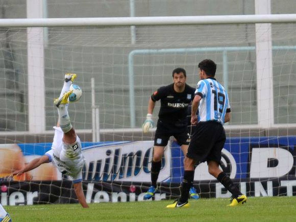 Belgrano no perdonó a un  Racing que se arrastra