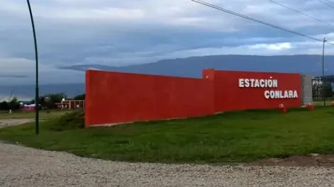 Apuñaló a su madre por la espalda