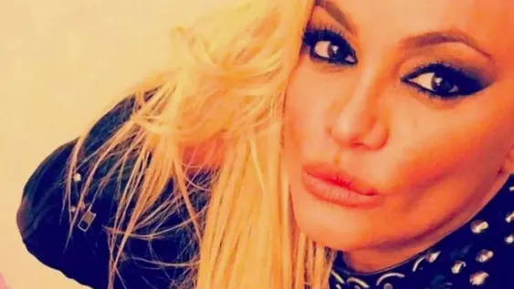 Colaless roja y en la cama, así pasa el frío María Eugenia Ritó: “Me aburro…”