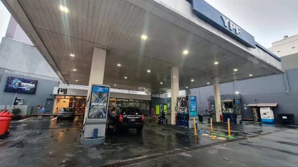 El presidente de YPF dijo que la petrolera no aumentará los precios.