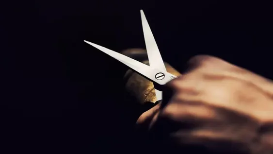 Un hombre atacó a una mujer con una tijera en Rawson y terminó hospitalizada