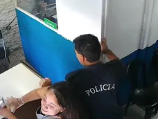 mar del plata: fue a hacer una denuncia a una comisaria, el policia la insulto y terminaron a los golpes mar del plata: fue a hacer una denuncia a una comisaria, el policia la insulto y terminaron a los golpes