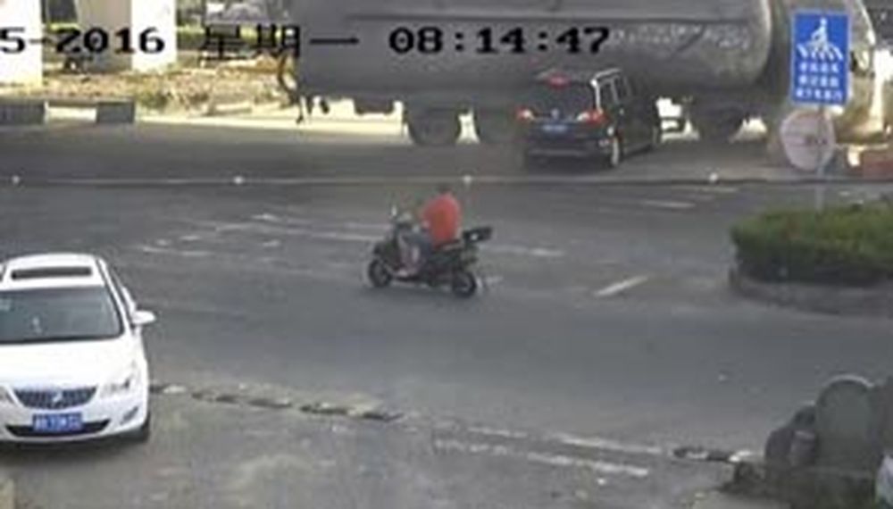Milagro en China: los aplastó un camión y se salvaron