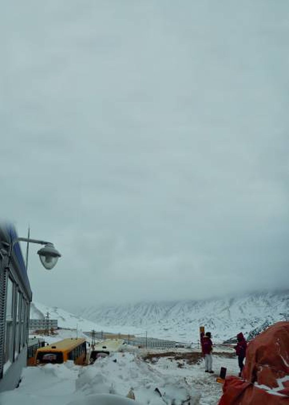 Nieve en los emprendimientos, la otra cara del Zonda dañino