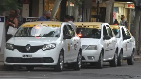 Después de dos años volverán a entregar licencias de taxis y remises por concurso