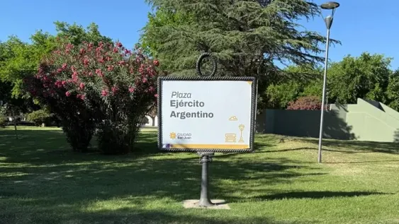 La Plaza Ejército Argentino será escenario del acto por el 50 aniversario del Barrio Parque de Mayo.