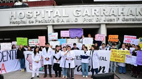 Conflicto en el Garrahan: los residentes rechazaron la propuesta salarial del Gobierno y seguirán con el paro