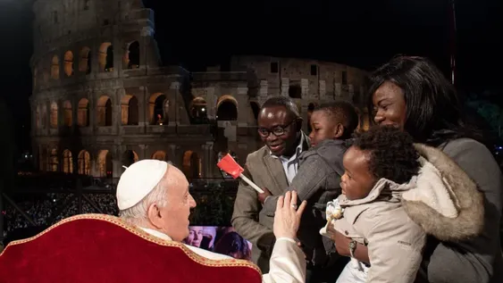 Francisco pidió que “los adversarios se den la mano”