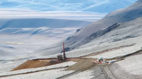 Los proveedores participan de la cadena de valor minera desde la exploración, aunque es durante la construcción y producción cuando más pueden incorporarse a la minera. Generan cuatro puestos de trabajo por cada uno directo.&nbsp;