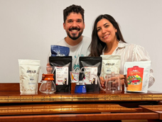 el es pianista, ella comerciante, son pareja y juntos invitan a amantes e inexpertos a descubrir el cafe de especialidad en san juan el es pianista, ella comerciante, son pareja y juntos invitan a amantes e inexpertos a descubrir el cafe de especialidad en san juan