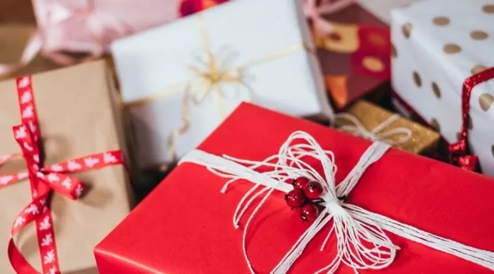 El video que enseña cómo envolver regalos y que es furor en las redes