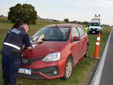 Un profesor sufrió una insólita muerte cuando se detuvo a cambiar el neumático de su auto. Un profesor sufrió una insólita muerte cuando se detuvo a cambiar el neumático de su auto.