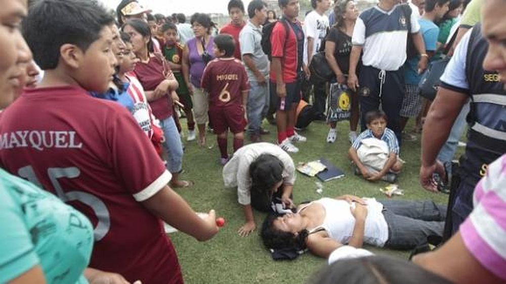 Se derrumbó una tribuna en Perú y hay más de un centenar de heridos